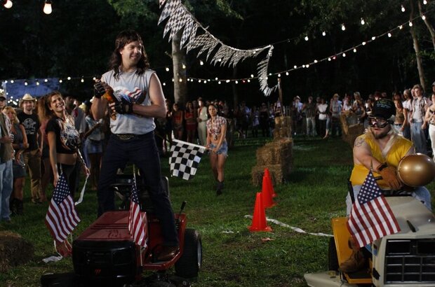 A Good Old Fashioned Orgy (2011) - photo 13