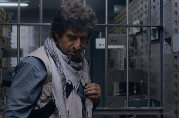 Heist of the Century (2020) - photo 1
