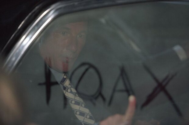 The Hoax (2006) - photo 2