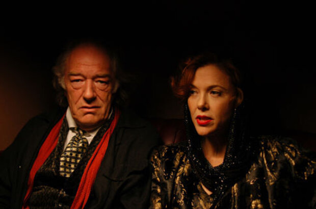 Being Julia (2004) - photo 4