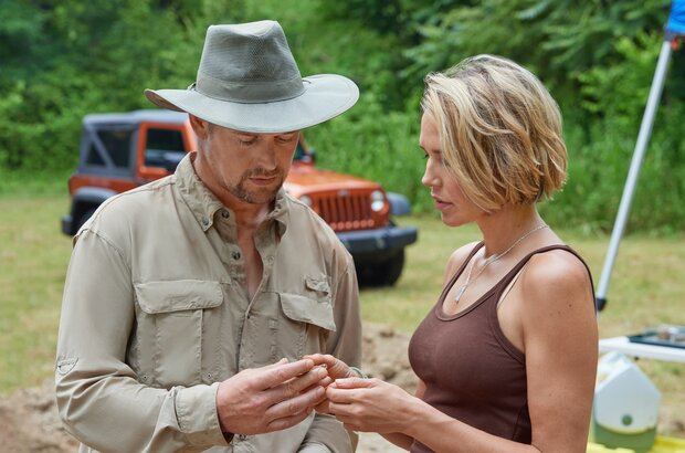 Love in the Great Smoky Mountains: A National Park Romance (2023) - photo 5