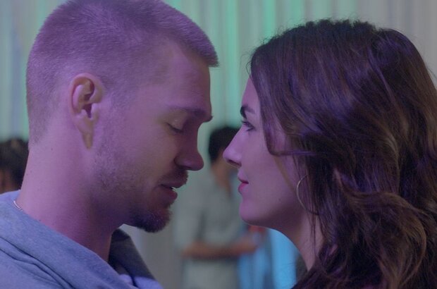 Cavemen (2013) - photo 3