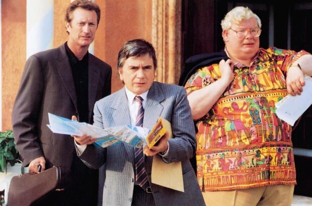Blame It on the Bellboy (1992) - photo 1