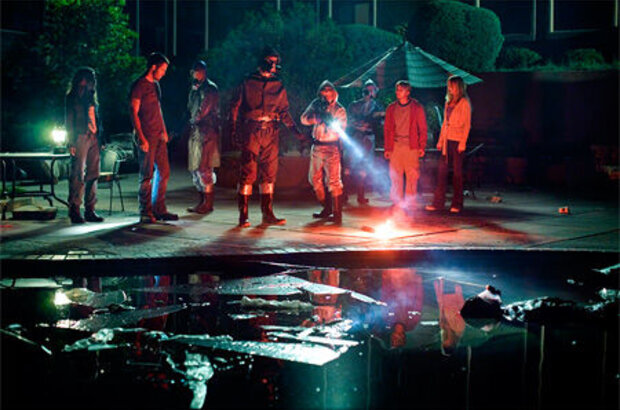 Carriers (2009) - photo 5