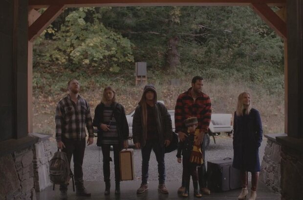 Red Handed (2019) - photo 4