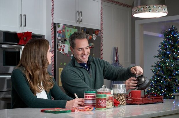 A Christmas Cookie Catastrophe (2022) - photo 3