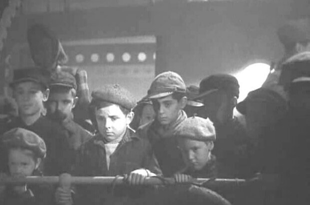 У них есть Родина (1946) - фото 5
