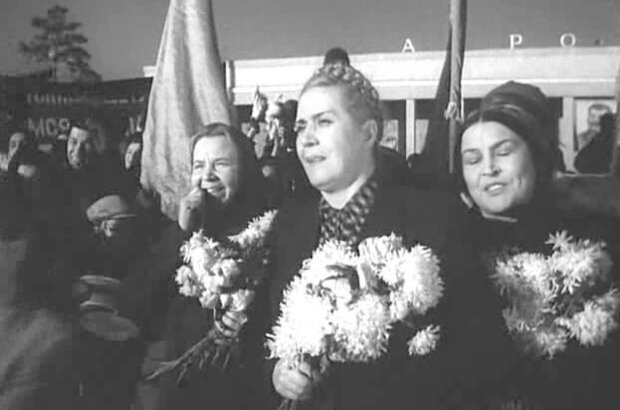 У них есть Родина (1946) - фото 6