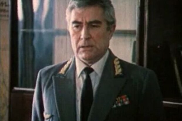 Train Off Schedule (1985) - photo 5
