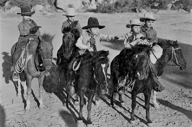 The Terror of Tiny Town (1938) - photo 1