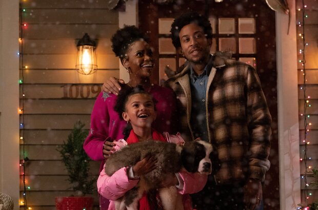 Dashing Through the Snow (2023) - photo 5