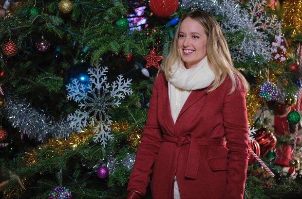 A Royal Queens Christmas (2021) - photo 6