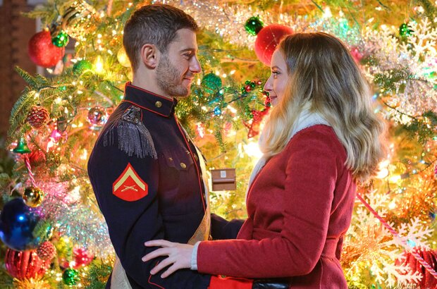 A Royal Queens Christmas (2021) - photo 1