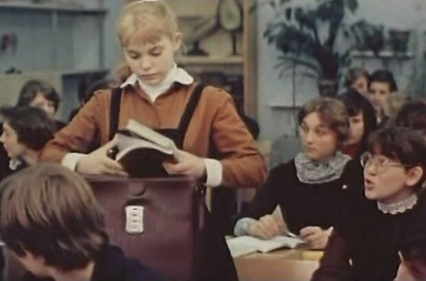 Everything's the Wrong Way (1981) - photo 5