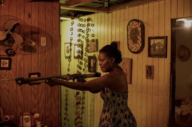 Extortion (2017) - photo 4