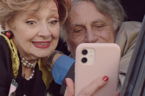 Selfiemania (2022) - photo 13