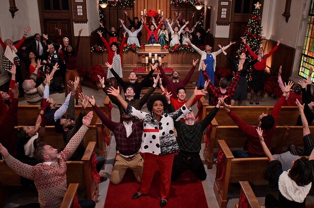 Dolly Parton's Christmas on the Square (2020) - фото 3