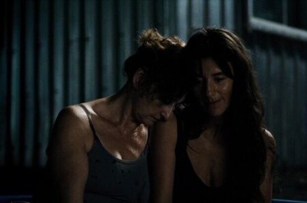Vic + Flo Saw a Bear (2013) - photo 2