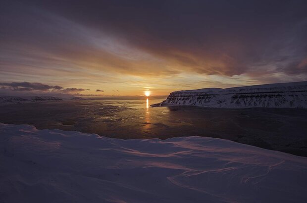 Ice on Fire (2019) - photo 1