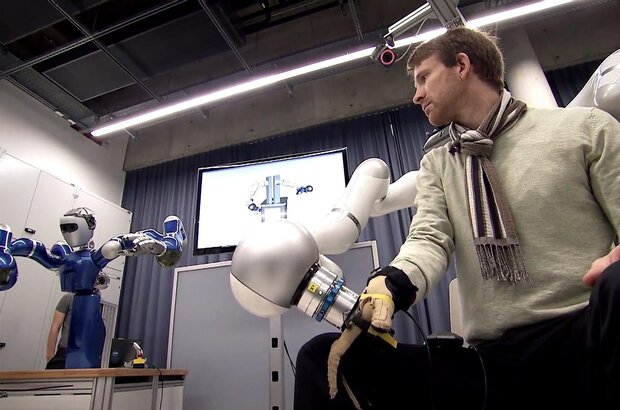 Space Robot Revolution (2015) - photo 2