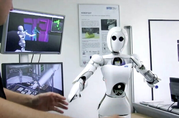 Space Robot Revolution (2015) - photo 1