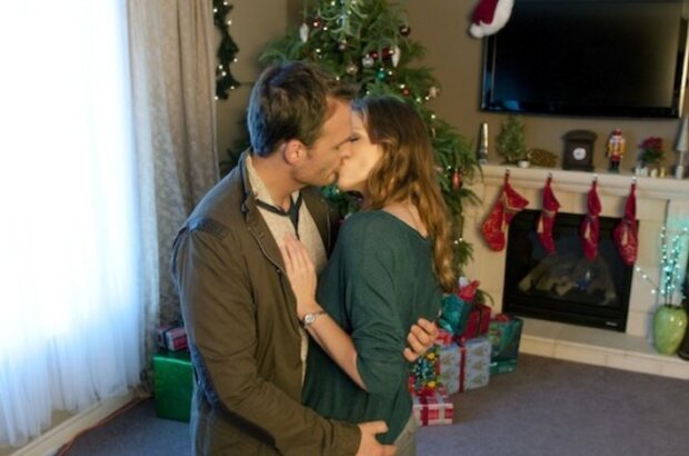 Mistletoe Over Manhattan (2011) - photo 6