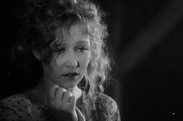 Dark Is the Night (1945) - photo 3