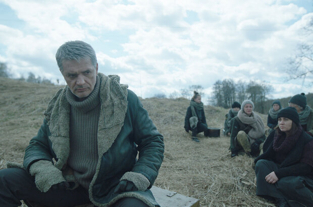 COMA (2019) - photo 10