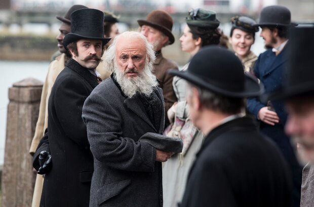 The Professor and the Madman (2018) - photo 4