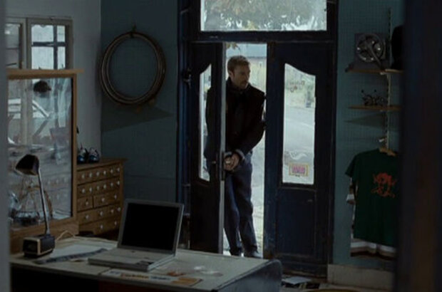 Terribly Happy (2008) - photo 8