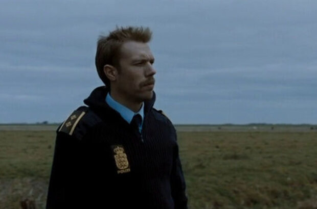 Terribly Happy (2008) - photo 10