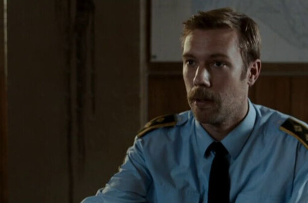 Terribly Happy (2008) - photo 2