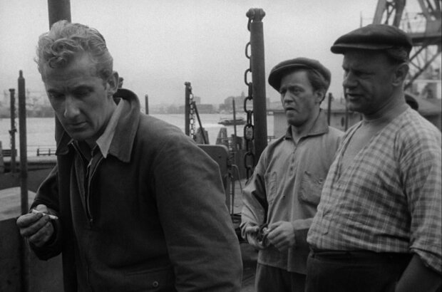 Port of Call (1948) - photo 5