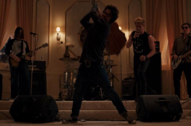Ordinary World (2016) - photo 2