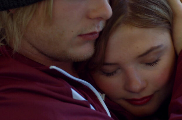 1 Mile to You (2017) - photo 1