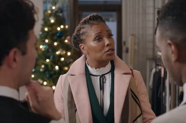 A Christmas Fumble (2022) - photo 7