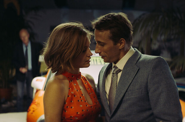 Racer and the Jailbird (2017) - photo 1