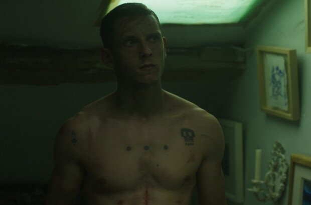Retreat (2011) - photo 5