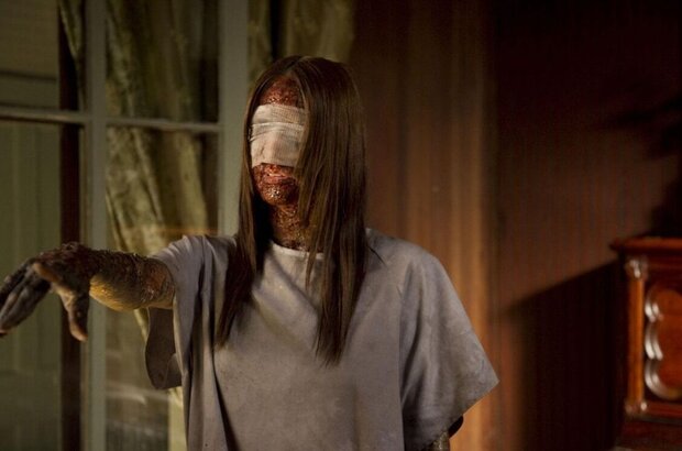 Seconds Apart (2011) - photo 9