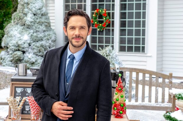 Christmas at Pemberley Manor (2018) - photo 1