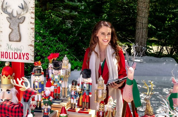 Christmas at Pemberley Manor (2018) - photo 5