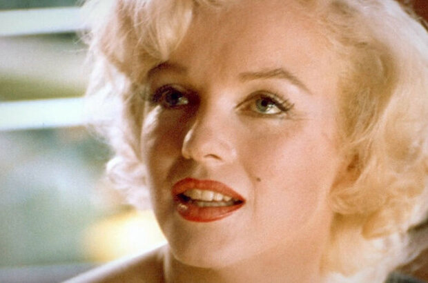 Love, Marilyn (2012) - photo 18