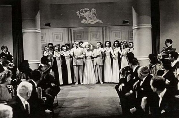 Step Lively (1944) - photo 2