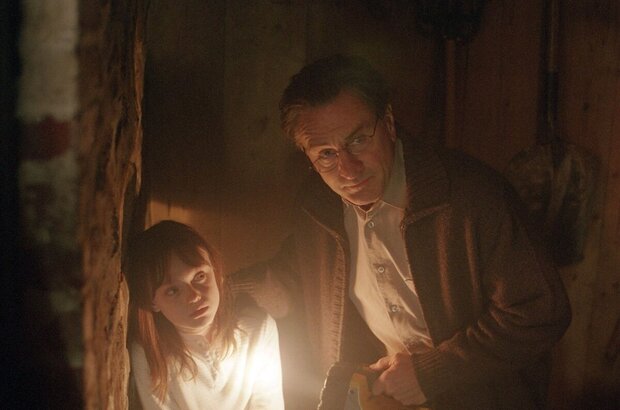 Hide and Seek (2005) - photo 4