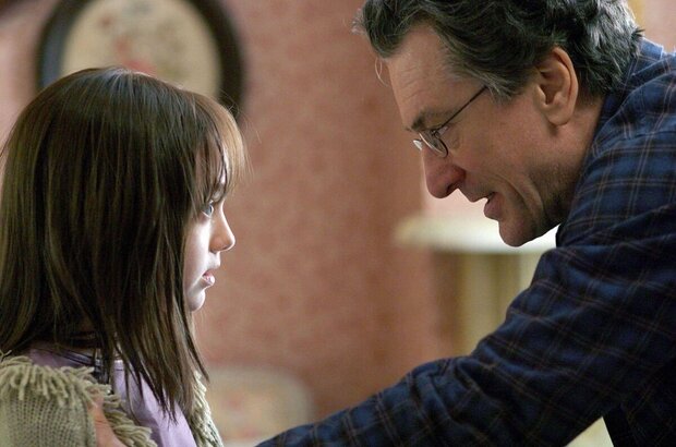 Hide and Seek (2005) - photo 2