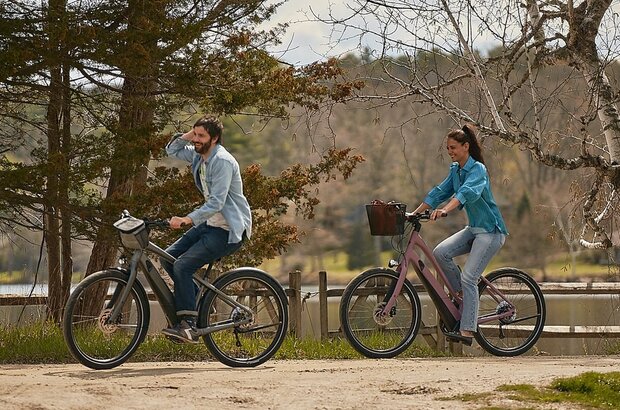 Alone Together (2022) - photo 4