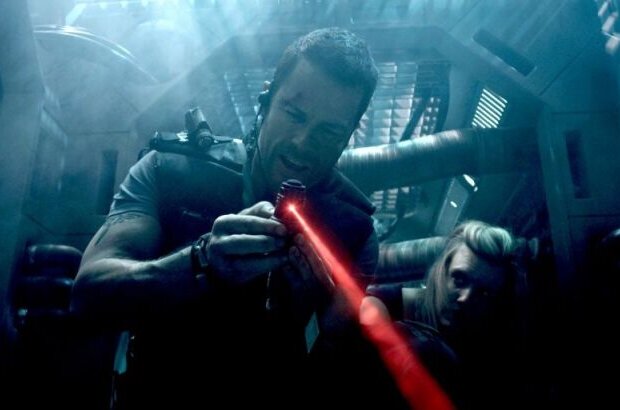 Lockout (2012) - photo 9