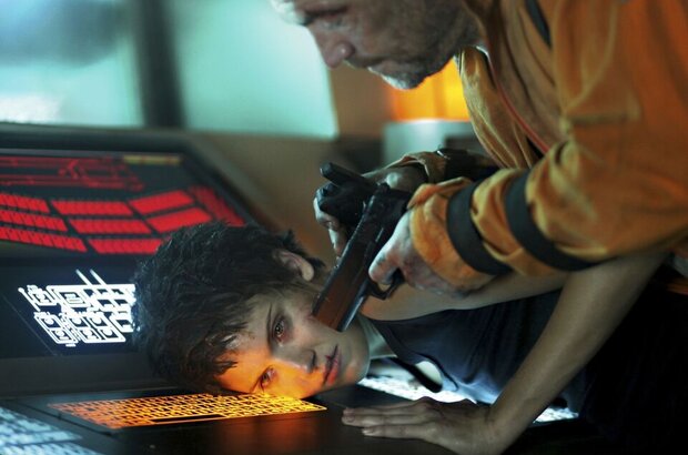 Lockout (2012) - photo 15