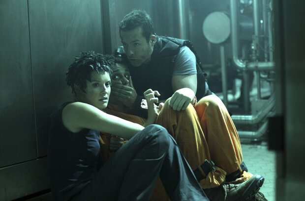 Lockout (2012) - photo 4