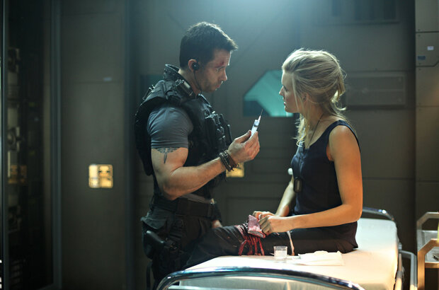 Lockout (2012) - photo 1